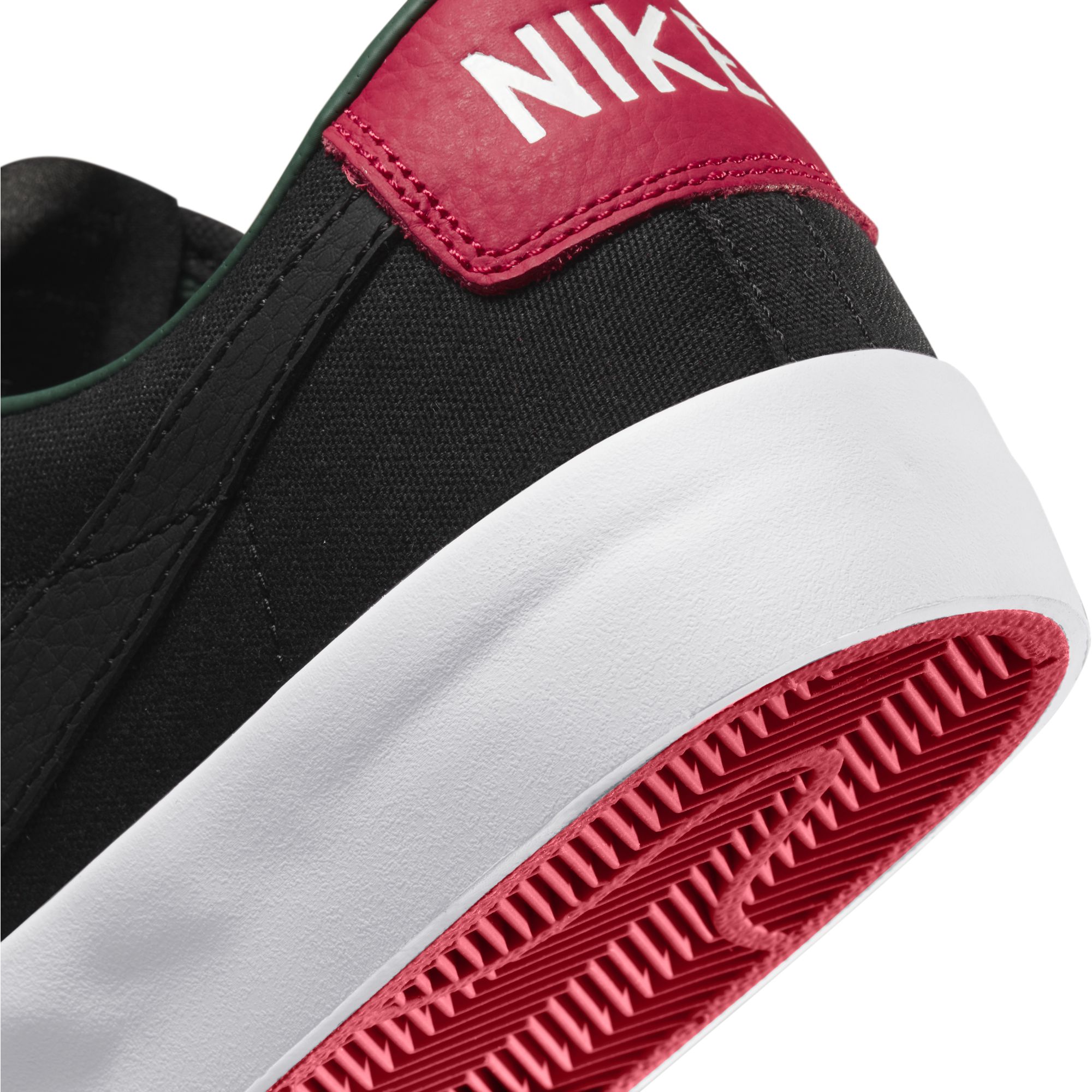 Nike SB Blazer Low Pro GT - black/black-varsity red – Bild 7