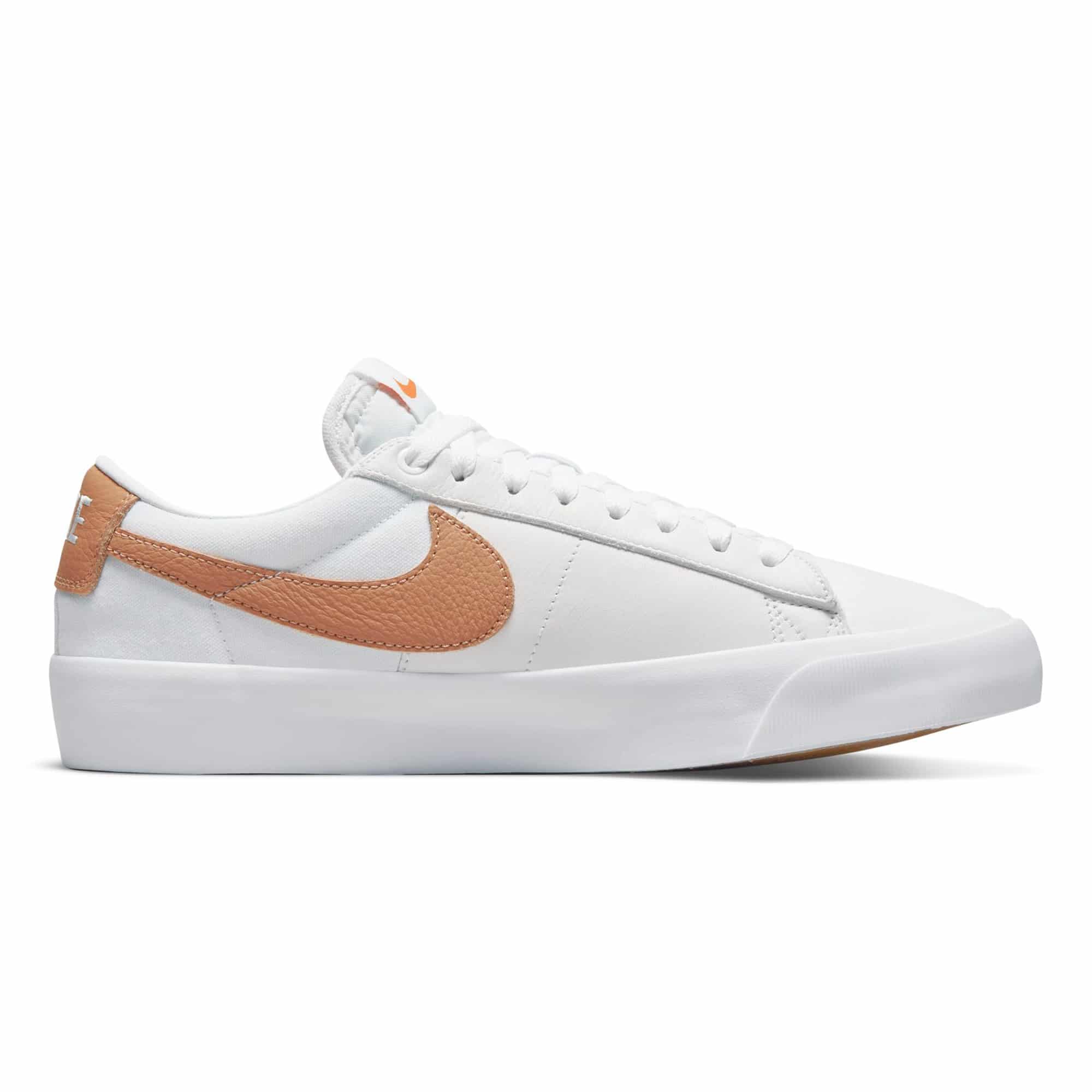 Nike SB Blazer Low Pro GT ISO - white/ light cognac-white