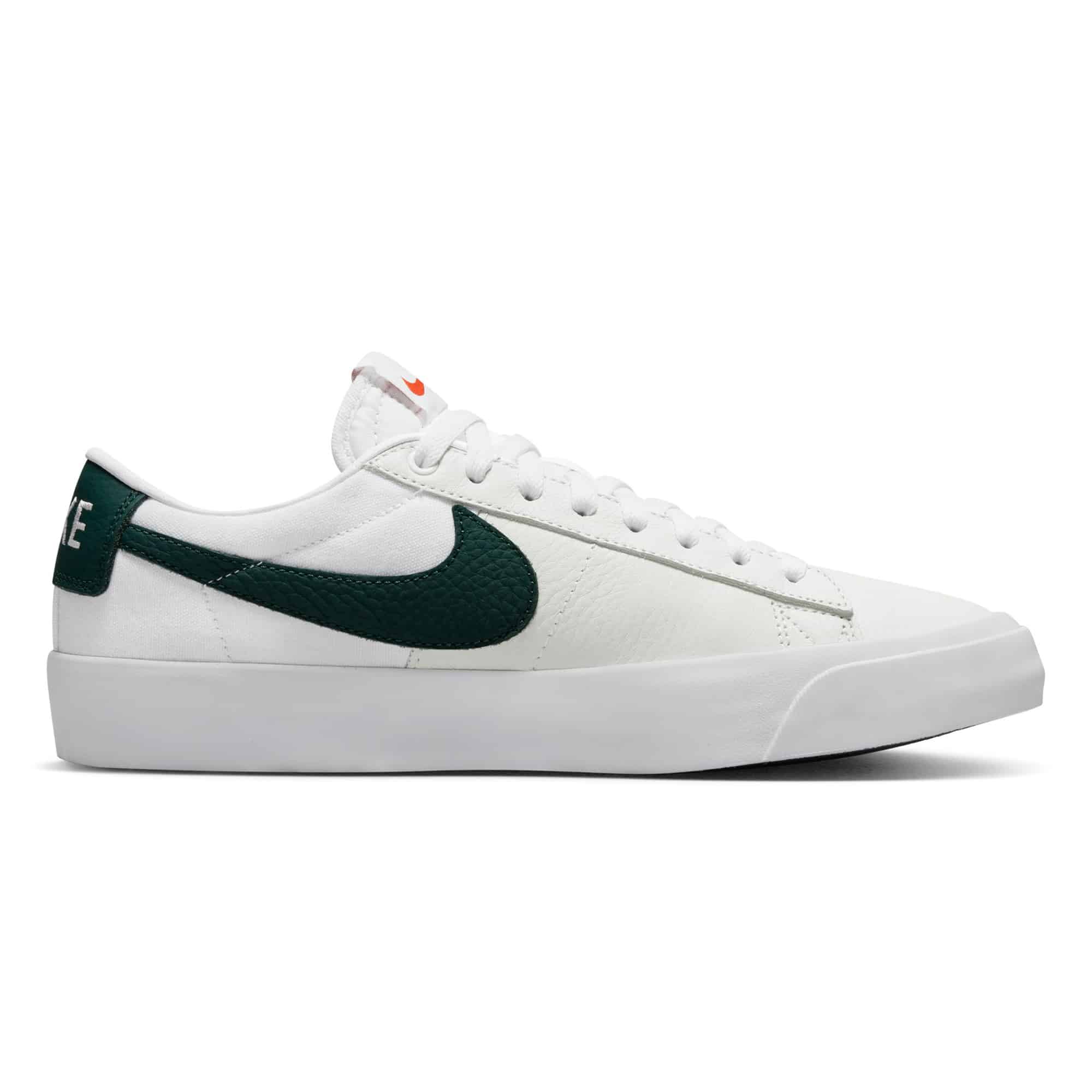 Nike SB Blazer Low Pro GT ISO - white/ pro green